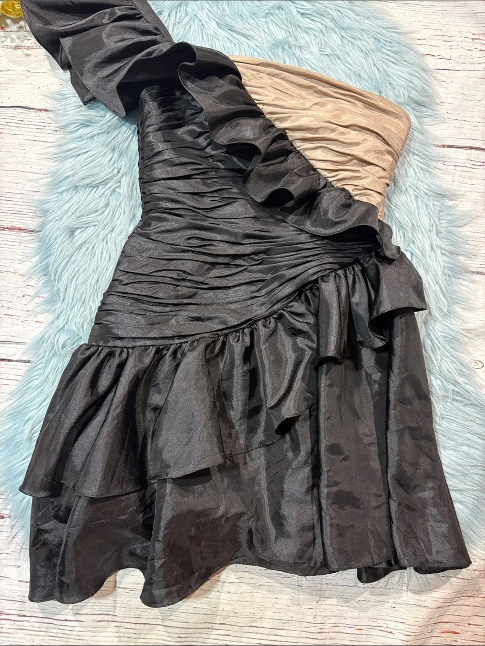 NWT MACDUGGAL One Shoulder Ruffle Layered Champagne Black Mini Dress